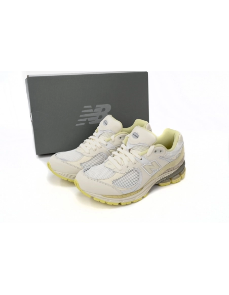 New Balance 2002R AURALEE White M2002RA1