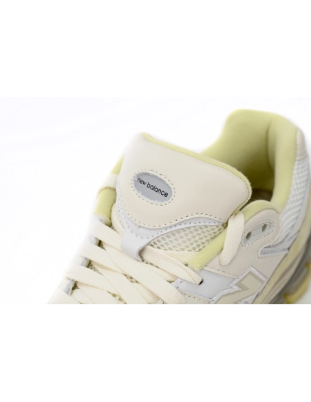 New Balance 2002R AURALEE White M2002RA1