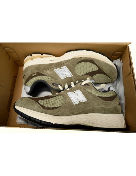 New Balance 2002R Olive Brown M2002RHN