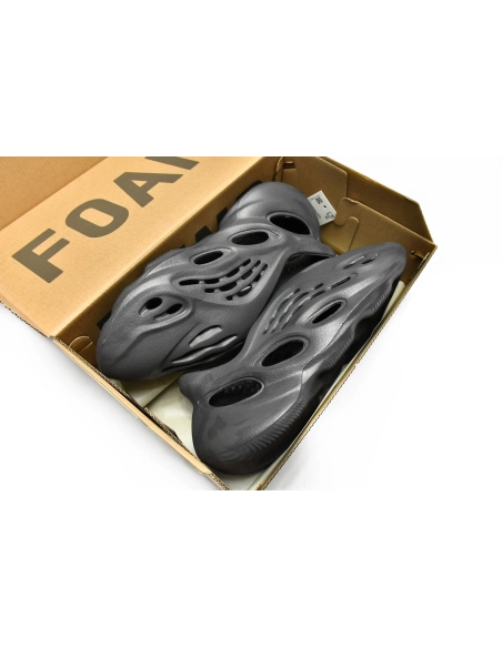 adidas Yeezy Foam Runner Onyx HP8739