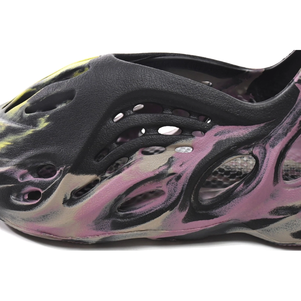 adidas Yeezy Foam Runner MX Carbon IG9562