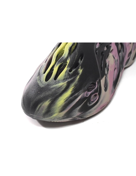 adidas Yeezy Foam Runner MX Carbon IG9562