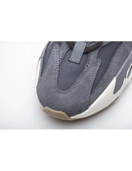Yeezy Boost 700 Magnet FV9922