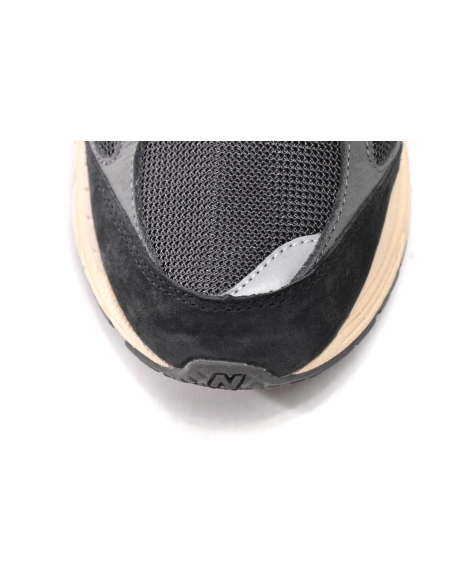 New Balance 2002R Black Dark Grey M2002RHO