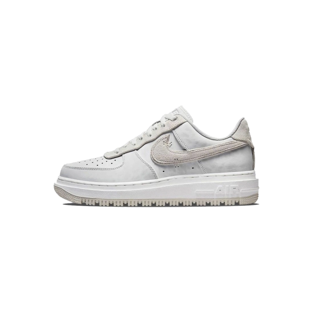 Nike Air Force 1 Luxe Triple White DD9605-100