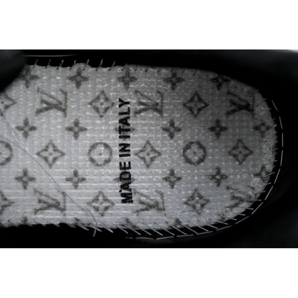 Louis Vuitton Trainer Full Black Diamond Sneakers