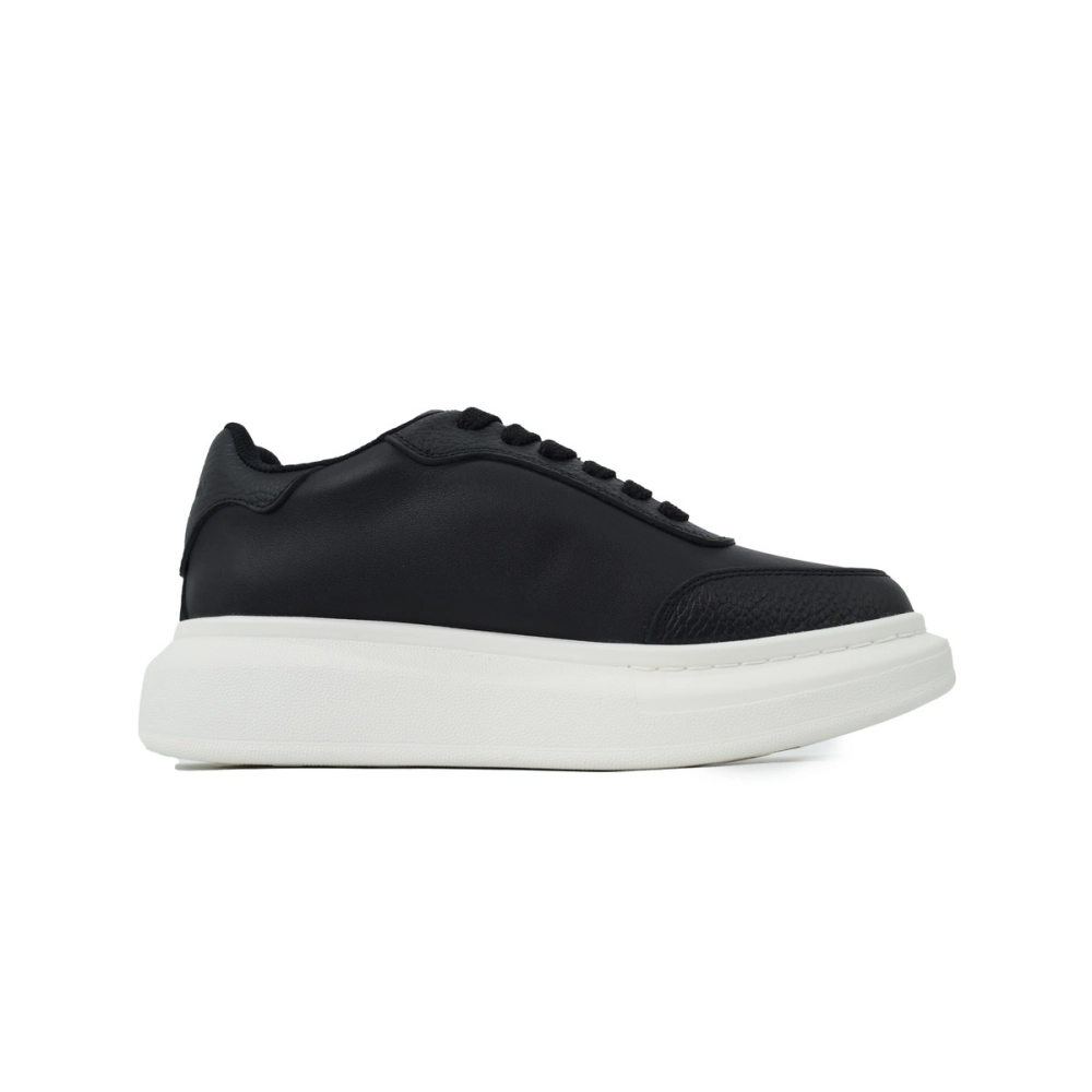 Alexander McQueen Sneaker Black And White