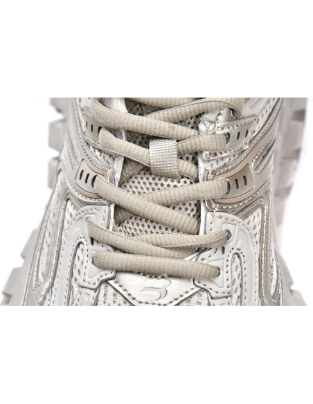 Balenciaga Defender Beige 685613W2RA69700