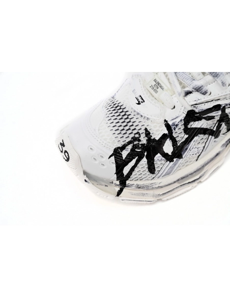 Balenciaga Runner Graffiti White 677403W3RBQ9010