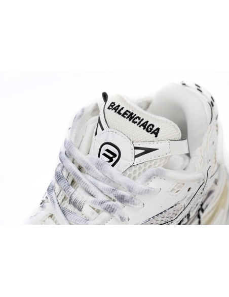 Balenciaga Runner Graffiti White 677403W3RBQ9010