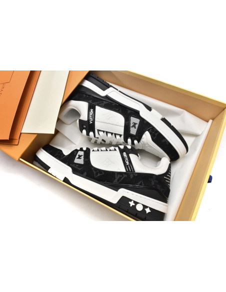 Louis Vuitton Trainer Black and White Cloth Cover VL1202